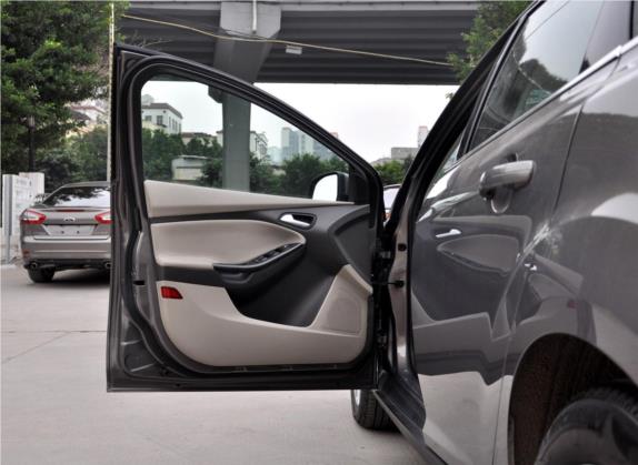 福克斯 2012款 三厢 1.6L 自动尊贵型 车厢座椅   前门板