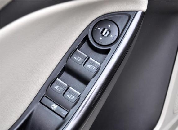福克斯 2012款 三厢 1.6L 自动尊贵型 车厢座椅   门窗控制
