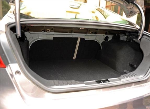 福克斯 2012款 三厢 2.0L 自动旗舰型 车厢座椅   后备厢