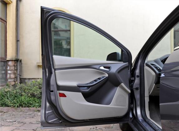 福克斯 2012款 三厢 2.0L 自动旗舰型 车厢座椅   前门板