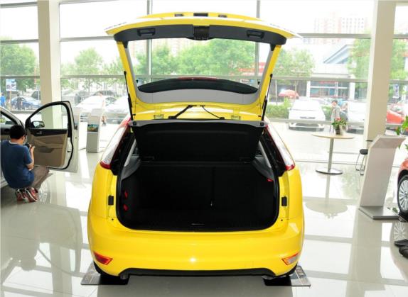 福克斯 2012款 两厢经典 1.8L 自动基本型 车厢座椅   后备厢