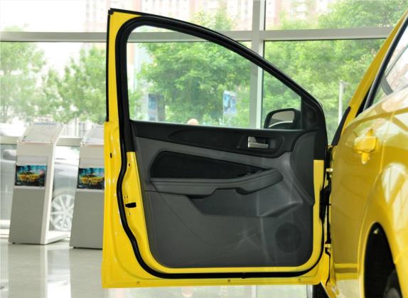 福克斯 2012款 两厢经典 1.8L 自动基本型 车厢座椅   前门板