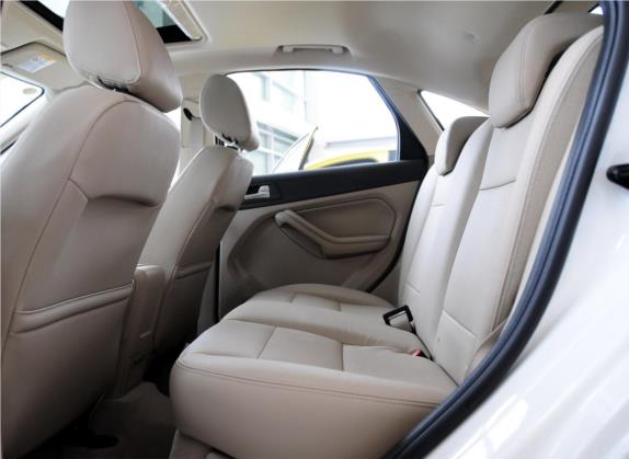福克斯 2012款 两厢经典 1.8L 手动时尚型 车厢座椅   后排空间