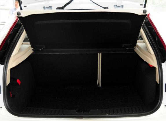 福克斯 2012款 两厢经典 1.8L 手动时尚型 车厢座椅   后备厢