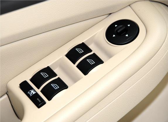 福克斯 2012款 两厢经典 1.8L 手动时尚型 车厢座椅   门窗控制