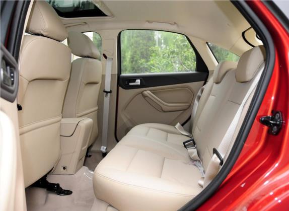 福克斯 2012款 两厢经典 1.8L 自动时尚型 车厢座椅   后排空间
