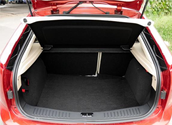 福克斯 2012款 两厢经典 1.8L 自动时尚型 车厢座椅   后备厢