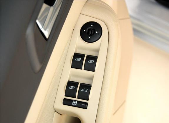 福克斯 2013款 三厢经典 1.8L 手动基本型 车厢座椅   门窗控制