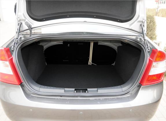 福克斯 2013款 三厢经典 1.8L 手动时尚型 车厢座椅   后备厢