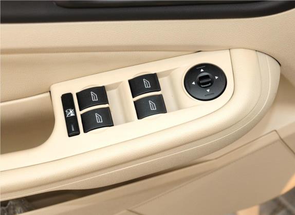 福克斯 2013款 三厢经典 1.8L 手动时尚型 车厢座椅   门窗控制