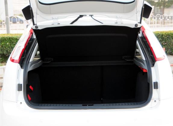 福克斯 2014款 两厢经典 1.8L 自动酷白典藏版 车厢座椅   后备厢