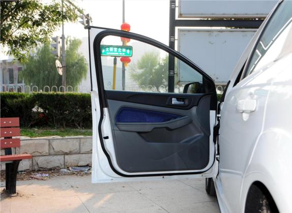 福克斯 2014款 两厢经典 1.8L 自动酷白典藏版 车厢座椅   前门板