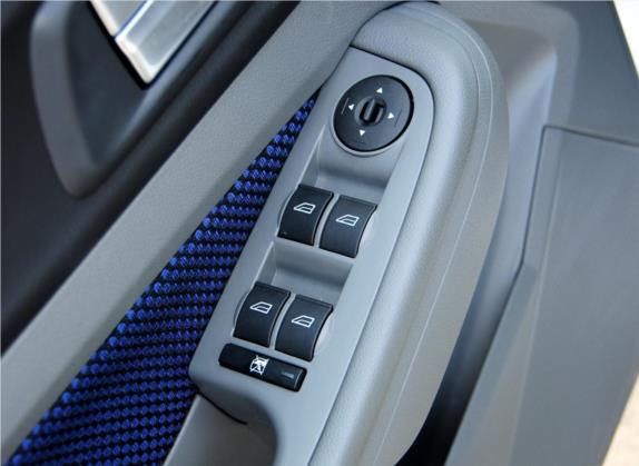 福克斯 2014款 两厢经典 1.8L 自动酷白典藏版 车厢座椅   门窗控制