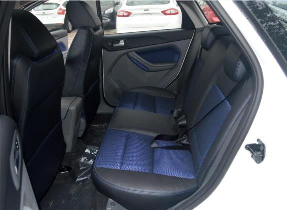 福克斯 2014款 两厢经典 1.8L 手动酷白典藏版 车厢座椅   后排空间
