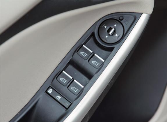 福克斯 2015款 三厢 EcoBoost 180 自动旗舰型 车厢座椅   门窗控制