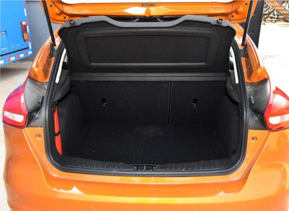 福克斯 2015款 两厢 EcoBoost 180 自动运动型 车厢座椅   后备厢