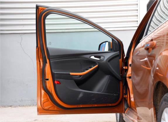 福克斯 2015款 两厢 EcoBoost 180 自动运动型 车厢座椅   前门板