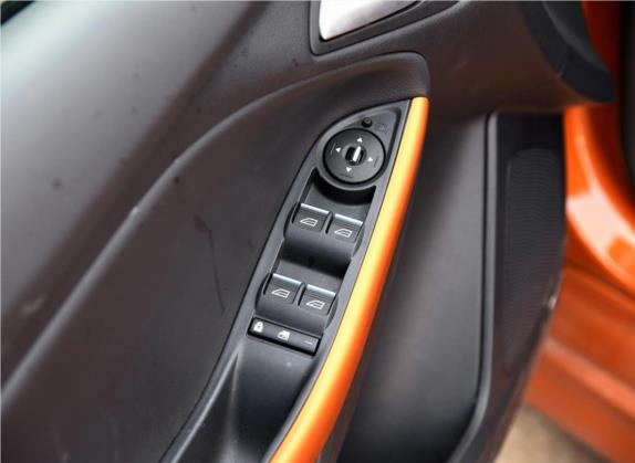 福克斯 2015款 两厢 EcoBoost 180 自动运动型 车厢座椅   门窗控制