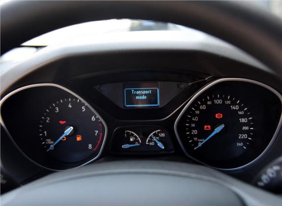 福克斯 2015款 两厢 1.6L 手动舒适型 中控类   仪表盘