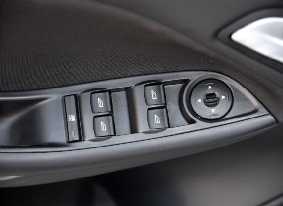 福克斯 2015款 两厢 1.6L 手动舒适型 车厢座椅   门窗控制