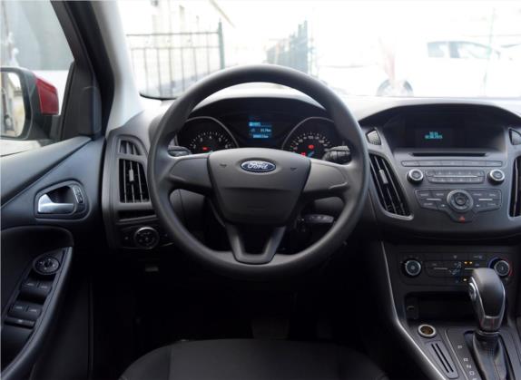 福克斯 2015款 两厢 1.6L 自动舒适型 中控类   驾驶位