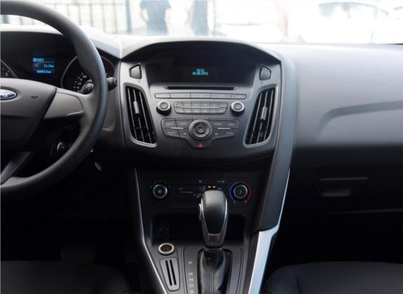 福克斯 2015款 两厢 1.6L 自动舒适型 中控类   中控台