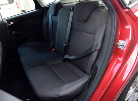 福克斯 2015款 两厢 1.6L 自动舒适型 车厢座椅   后排空间
