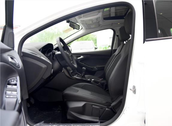 福克斯 2015款 两厢 1.6L 手动风尚型 车厢座椅   前排空间