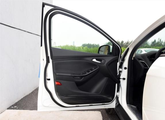福克斯 2015款 两厢 1.6L 手动风尚型 车厢座椅   前门板