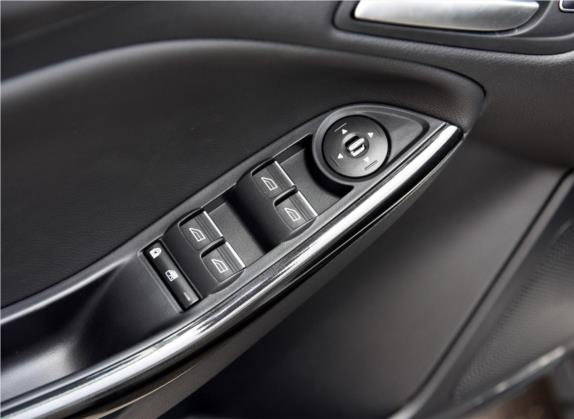 福克斯 2015款 两厢 1.6L 手动风尚型 车厢座椅   门窗控制