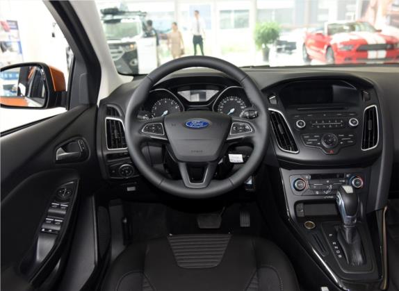 福克斯 2015款 两厢 1.6L 自动风尚型 中控类   驾驶位