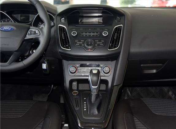 福克斯 2015款 两厢 1.6L 自动风尚型 中控类   中控台