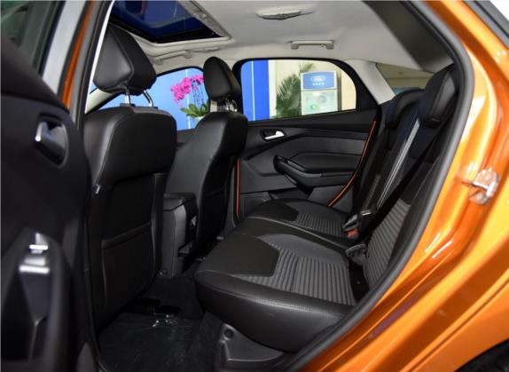 福克斯 2015款 两厢 1.6L 自动风尚型 车厢座椅   后排空间