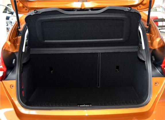 福克斯 2015款 两厢 1.6L 自动风尚型 车厢座椅   后备厢