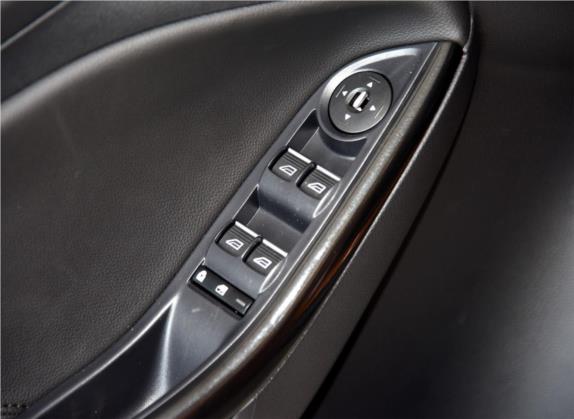 福克斯 2015款 两厢 1.6L 自动风尚型 车厢座椅   门窗控制