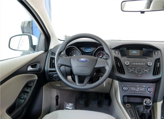 福克斯 2015款 三厢 1.6L 手动舒适型 中控类   驾驶位