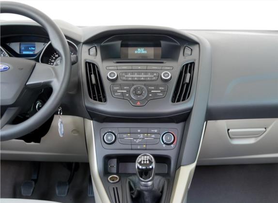 福克斯 2015款 三厢 1.6L 手动舒适型 中控类   中控台