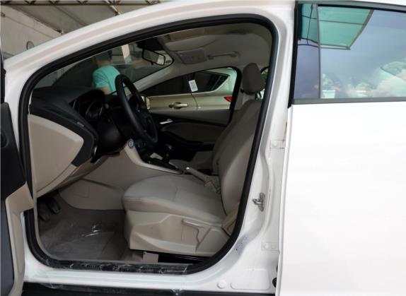 福克斯 2015款 三厢 1.6L 手动舒适型 车厢座椅   前排空间