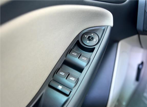 福克斯 2015款 三厢 1.6L 手动舒适型 车厢座椅   门窗控制