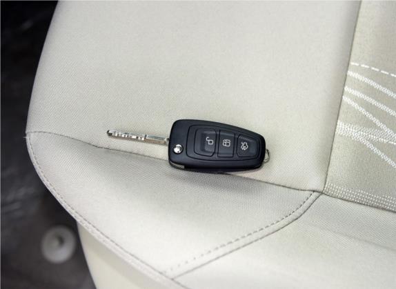 福克斯 2015款 三厢 1.6L 自动舒适型 其他细节类   钥匙