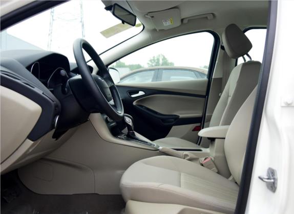 福克斯 2015款 三厢 1.6L 自动舒适型 车厢座椅   前排空间
