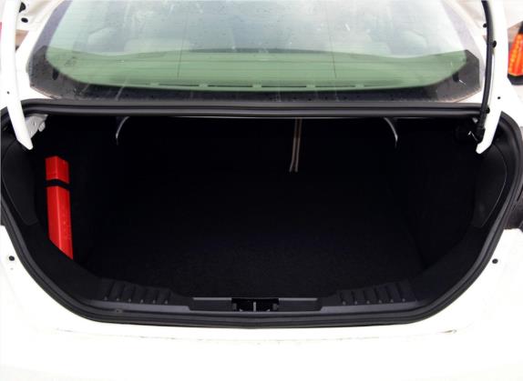 福克斯 2015款 三厢 1.6L 自动舒适型 车厢座椅   后备厢
