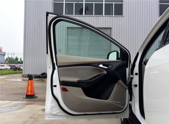福克斯 2015款 三厢 1.6L 自动舒适型 车厢座椅   前门板