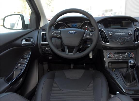 福克斯 2015款 三厢 1.6L 手动风尚型 中控类   驾驶位