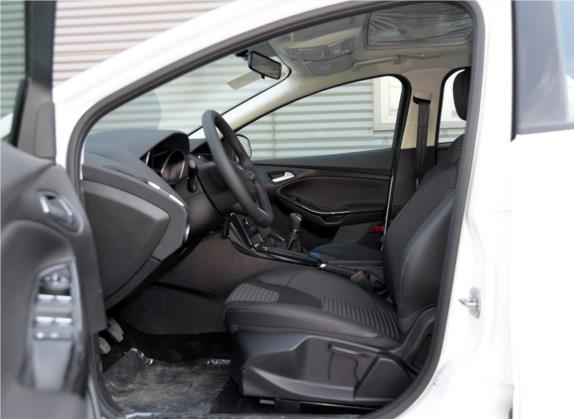 福克斯 2015款 三厢 1.6L 手动风尚型 车厢座椅   前排空间