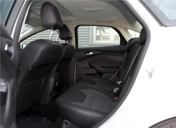福克斯 2015款 三厢 1.6L 手动风尚型 车厢座椅   后排空间