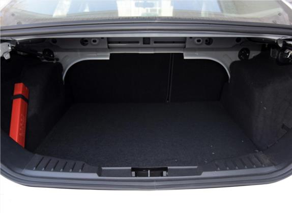福克斯 2015款 三厢 1.6L 手动风尚型 车厢座椅   后备厢
