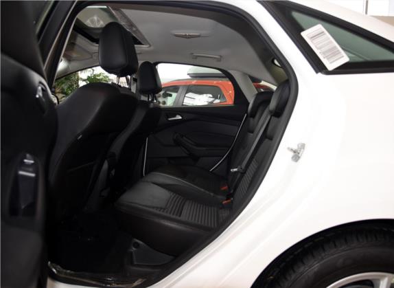 福克斯 2015款 三厢 1.6L 自动风尚型 车厢座椅   后排空间