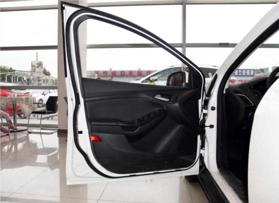 福克斯 2015款 三厢 1.6L 自动风尚型 车厢座椅   前门板