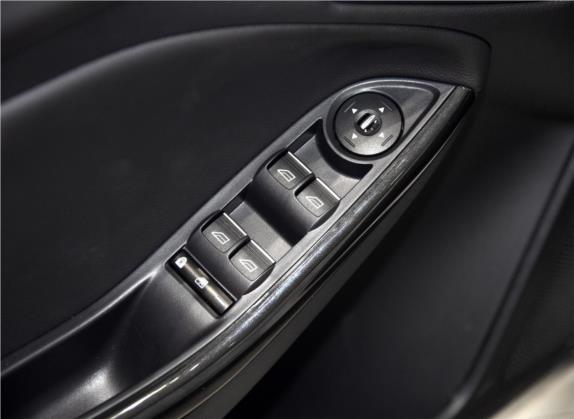 福克斯 2015款 三厢 1.6L 自动风尚型 车厢座椅   门窗控制